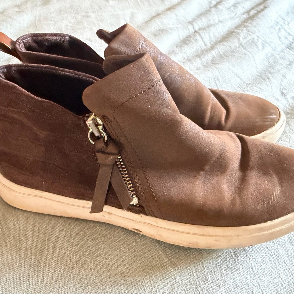 Brown Casual Shoes